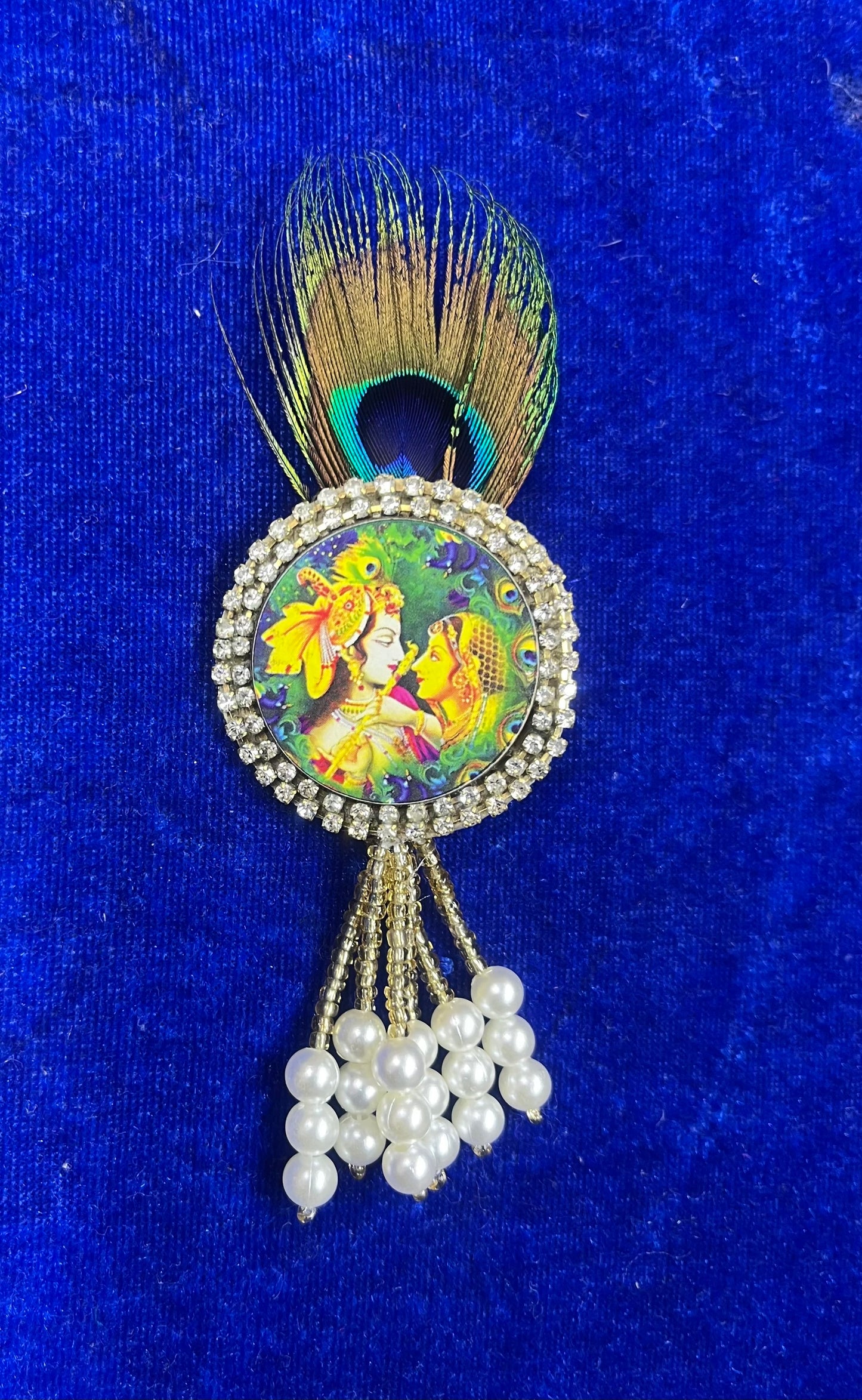 Radha Krishna Broach with Morpankh and Latkan